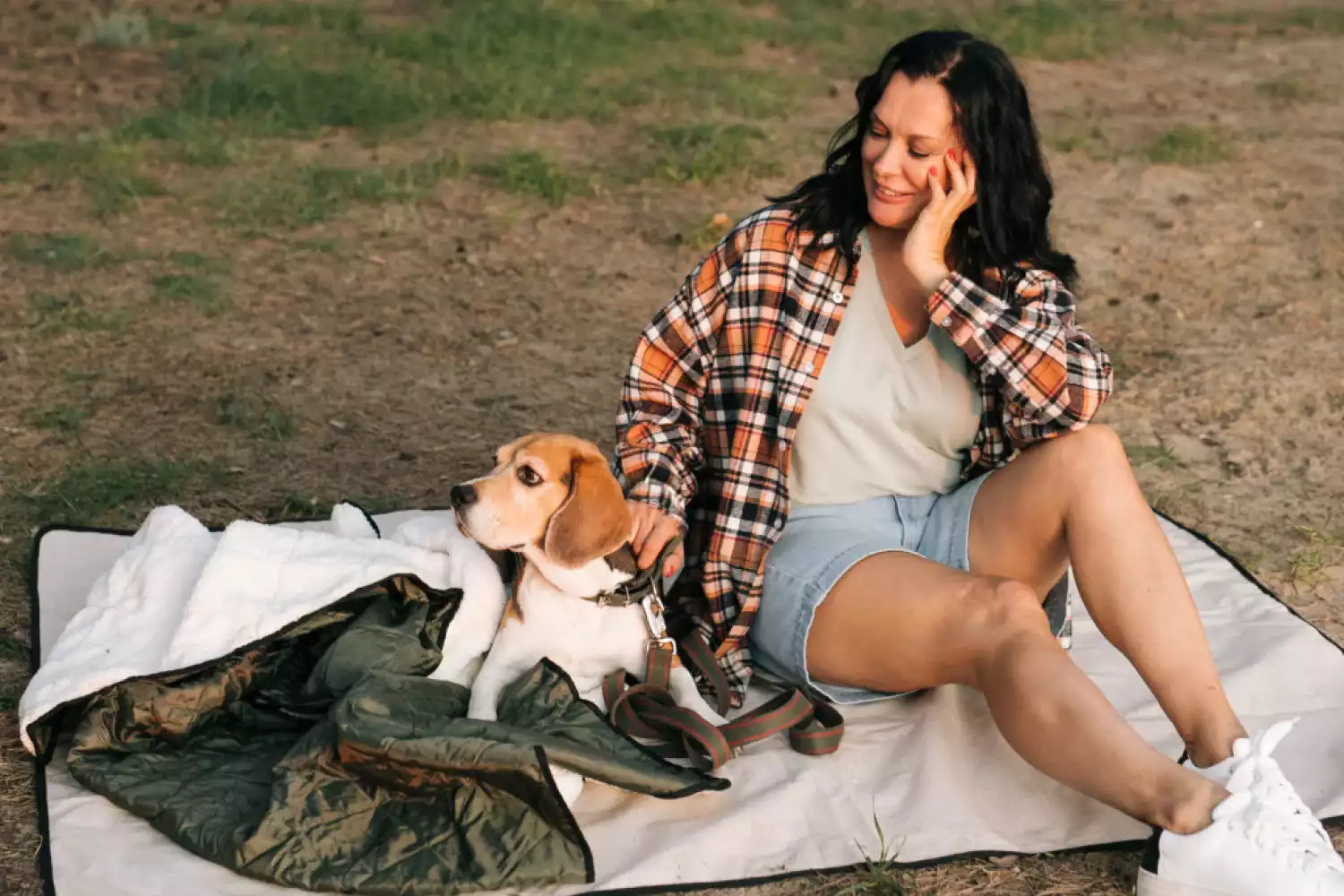 white picnic blanket waterproof